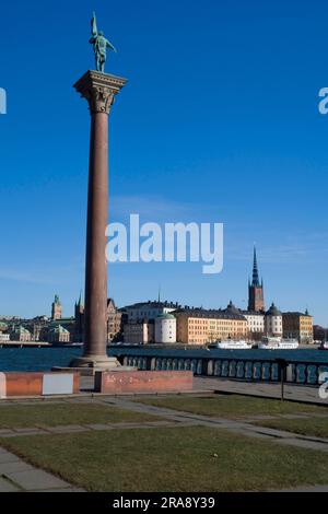 Colonna sul piazzale, Stockholms stadshus, Municipio, a Riddarfjaerden, isola di Kungsholmen, Stoccolma, Svezia Foto Stock