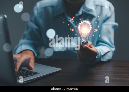 Donna che tiene la lampada con la mano connessione Internet globale. Business Global Internet Connection Application Technology e digital marketing, Financial Foto Stock