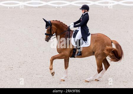 Aquisgrana, Germania. 2 luglio 2023. Sport equestre, dressage: CHIO, Dressage Grand Prix di Aquisgrana. La danese Nanna Skodborg Merrald cavalca il "Blue Hors Zepter". Crediti: Rolf Vennenbernd/dpa/Alamy Live News Foto Stock