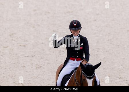 Aquisgrana, Germania. 2 luglio 2023. Sport equestre, dressage: CHIO, Dressage Grand Prix di Aquisgrana. La danese Nanna Skodborg Merrald cavalca il "Blue Hors Zepter". Crediti: Rolf Vennenbernd/dpa/Alamy Live News Foto Stock