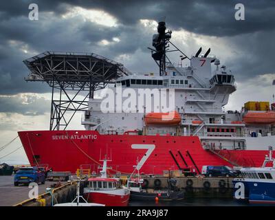 Ormeggiata a Lerwick, Shetland, Regno Unito, la nave subacquea avanzata Seven Atlantic, una nave di rifornimento offshore costruita nel 2010 e che naviga sotto la bandiera della United Foto Stock