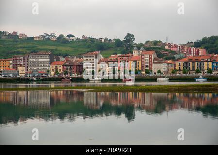 Vista di Ribadesella nel nord della Spagna Foto Stock