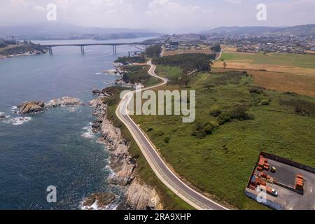 Ammira la costa spagnola a Ribadeo, nel nord della Spagna Foto Stock