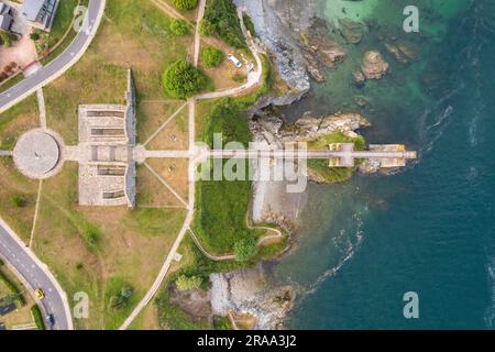 Vista aerea del ponte di Ribadeo nel nord della Spagna Foto Stock