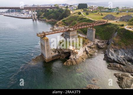 Vista aerea del ponte di Ribadeo nel nord della Spagna Foto Stock