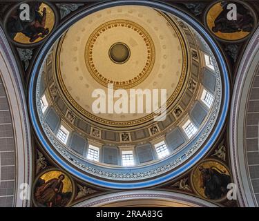 St Interno della chiesa di Nicola, Piazza del mercato Vecchio, Potsdam, Brandeburgo. St L'interno della chiesa di Nikolaikirche è stato costruito nel 1830-7 in stile classico Foto Stock