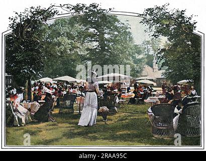 Prendere il tè a Kensington Gardens. Data: Circa 1900 Foto Stock