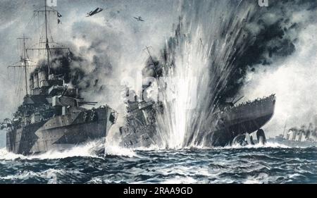 Bismarck, nave da battaglia tedesca attaccata dagli incrociatori britannici HMS Dorsetshire e HMS Norfolk, portando al suo affondamento Data: 27 maggio 1941 Foto Stock