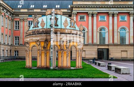 Padiglione illusionista dell'artista di Colonia Florian Dombois nel cortile interno dell'edificio del Parlamento di Stato, Potsdam, Brandeburgo Foto Stock