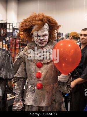 1° luglio 2023, Denver, Colorado, USA: I fan di FAN EXPO a Denver sabato pomeriggio swarm the Colorado Convention Center. (Immagine di credito: © Hector Acevedo/ZUMA Press Wire) SOLO USO EDITORIALE! Non per USO commerciale! Foto Stock