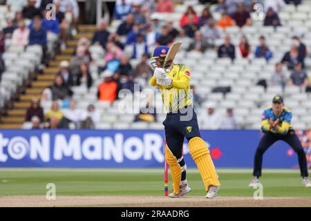 Birmingham, Regno Unito. 2 luglio 2023. Graham Clark di Durham in azione con la mazza durante il Vitality T20 Blast match tra Birmingham Bears e Durham all'Edgbaston Cricket Ground, Birmingham, Inghilterra, il 2 luglio 2023. Foto di Stuart Leggett. Solo per uso editoriale, licenza necessaria per uso commerciale. Nessun utilizzo in scommesse, giochi o pubblicazioni di un singolo club/campionato/giocatore. Credito: UK Sports Pics Ltd/Alamy Live News Foto Stock