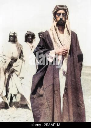 Emir Faysal (1883-1933) a Wejh (ora in Arabia Saudita) durante la prima guerra mondiale. In seguito divenne Faysal i dell'Iraq. Diresse la rivolta araba contro gli ottomani nel 1916 e divenne re di Siria nel 1920. Espulso da Damas dai francesi, divenne re dell'Iraq nel 1921, sostenuto dagli inglesi. Data: Mar-17 Foto Stock