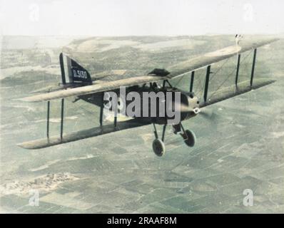 Un biplano biposto inglese Armstrong Whitworth FK8 per uso generale in volo durante la prima guerra mondiale. Aveva un motore Beardmore da 160 CV. Data: 1916-1918 Foto Stock