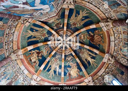 Austria, Stiria, Hartberg. Affreschi nell'ossario. Affreschi a cupola nell'ossario romanico Foto Stock