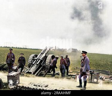 I cannoni britannici resistono all'avanzata tedesca sul fronte occidentale in Francia durante la prima guerra mondiale. Data: Circa 1916 Foto Stock