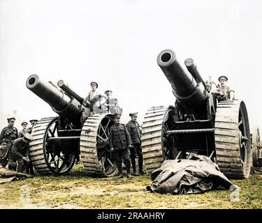 Due grandi cannoni britannici usati contro i tedeschi sul fronte occidentale in Francia durante la prima guerra mondiale. Data: Circa 1916 Foto Stock