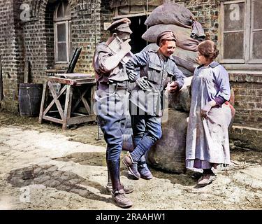 Due soldati britannici chiacchierano con la figlia locale di miller sul fronte occidentale in Francia durante la prima guerra mondiale. Data: Circa 1916 Foto Stock