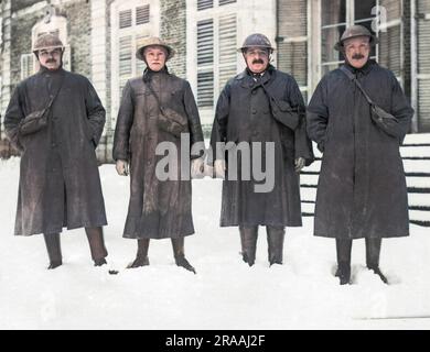 Delegati della Federazione dei minatori subito dopo un tour in prima linea durante la prima guerra mondiale. Da sinistra a destra: Il signor H Roughley, il signor T Greenall, il signor H Twist e il signor J McGurk. Data: Circa 1916 Foto Stock