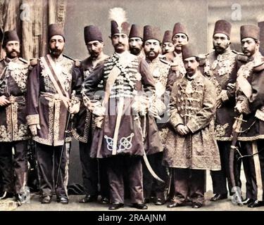 Foto di gruppo di dignitari durante una visita in Gran Bretagna dello Scià di Persia, Nasr-ed-DIN (Nasser al-DIN Shah Qajar) (1831-1896), vista qui al centro. Data: 1873 Foto Stock