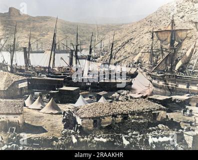 Cossack Bay, Balaklava, 1855. Foto di Roger Fenton (1819-1869) che mostra attrezzature e rifornimenti per le forze britanniche nella guerra di Crimea. Data: 1855 Foto Stock