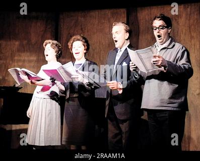 Heather Harper (a sinistra), Janet Baker, Peter Pears e Bryan Drake che provano Schumann nella Jubilee Hall, per il concerto nella Jubilee Hall di Aldeburgh il 21 giugno 1963, intitolato Pot pourri, ideato per ospitare l'assenza di Rostropovich attraverso la malattia. Data: 1963 Foto Stock