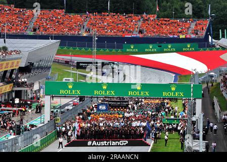 Spielberg, Austria. 2 luglio 2023. La griglia rende omaggio a Dilano van 't Hoff. Campionato del mondo di Formula 1, Rd 10, Gran Premio d'Austria, domenica 2 luglio 2023. Spielberg, Austria. Crediti: James Moy/Alamy Live News Foto Stock