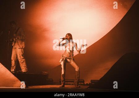 Roskilde, Danimarca. 1 luglio 2023. La cantante americana Caroline Polachek esegue un concerto dal vivo durante il festival di musica danese Roskilde Festival 2023 a Roskilde. (Foto: Gonzales Photo - Lasse Lagoni). Foto Stock