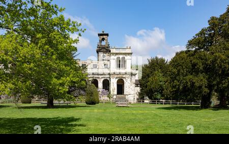 Trentham Gardens, vecchio edificio abbandonato abbandonato a Trentham, Stoke on Trent, declino della città, declino urbano, edificio rustico Foto Stock