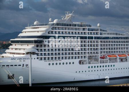 Nave MSC Orchestra nel porto di Olbia, Sardegna Foto Stock