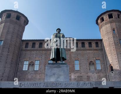 Monumento a Emanuele Filiberto Duca d'Aosta in Piazza Castello, Torino, Italia Foto Stock