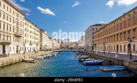 Il Canal grande, un canale navigabile nel centro di Trieste, Italia, Europa. Foto Stock
