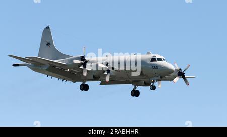 Oak Harbor, WA, USA - 29 giugno 2023; Lockheed P-3 Orion quadrimotore turboelica della United States Navy Foto Stock