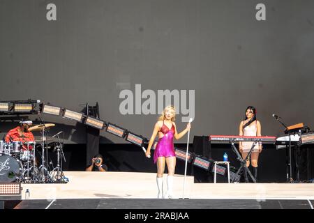 Londra, Regno Unito. Domenica, 2 luglio 2023. Sabrina Carpenter si esibisce dal vivo sul palco del BST Festival di Hyde Park, Londra. Foto: Richard Gray/Alamy Live News Foto Stock