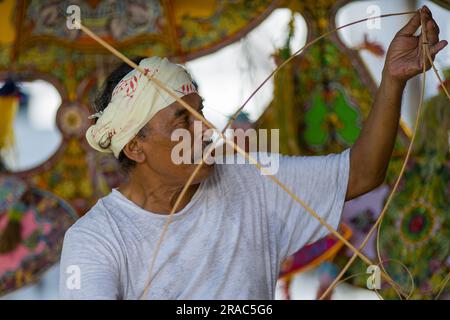 Terengganu Tradisional Kite o Wau Maker Foto Stock