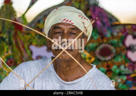 Terengganu Tradisional Kite o Wau Maker Foto Stock