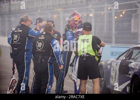 Chicago, Stati Uniti. 2 luglio 2023. Il pilota della NASCAR Cup Series Shane Van Gisbergen (91) festeggia la vittoria della gara inaugurale della Grant Park 220 NASCAR Cup Series a Chicago domenica 2 luglio 2023. Foto di Mark Black/UPI Credit: UPI/Alamy Live News Foto Stock