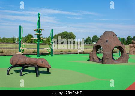 The Secret Garden, un parco giochi accessibile con sedia a rotelle progettato per includere bambini di diverse abilità. Foto Stock