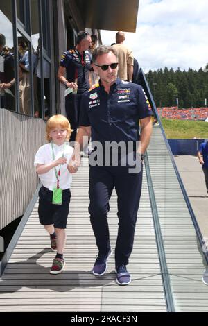 SPIELBERG, Austria. 2 luglio 2023. Christian Horner e Son, F1 al Red Bull Ring, Oesterreich Ring, Formula 1, Gran Premio D'AUSTRIA, Grosser Preis von OESTERREICH, GP d'Autriche, Motorsport, Formel1, immagine a responsabilità di pagamento, Copyright © KNOTH Andy/ATPimages (KNOTH Andy /ATP/SPP) credito: SPP Sport Press Photo. /Alamy Live News Foto Stock