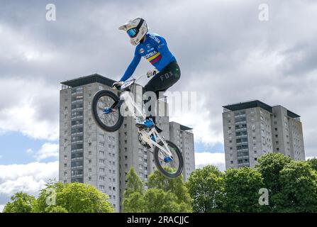 Foto del file datata 28/05/22 del colombiano Diego Alejandro Arboleda Ospina nella finale di gara maschile Elite durante il primo giorno della UCI BMX Racing World Cup a Glasgow. La segretaria per la cultura Christina McKelvie ha affermato che l'organizzazione di un importante evento ciclistico il mese prossimo porterà benefici economici alla Scozia e potrebbe anche ispirare una "nuova generazione" a salire sulle loro moto. Data di emissione: Lunedì 3 luglio 2023. Foto Stock