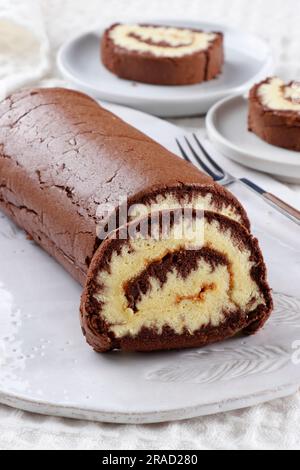 Hurricane Swiss Roll (rotolo di torta di spugna) con cacao Foto Stock