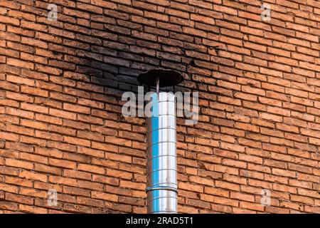 Fast food ristorante camino estrattore sul tetto, focus selettivo Foto Stock