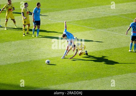 McGowan di Sydney fouls di Davila di Wellington - Wellington Phoenix contro Sydney nella A-League al Wellington Regional Stadium il 21 dicembre 2019 Foto Stock