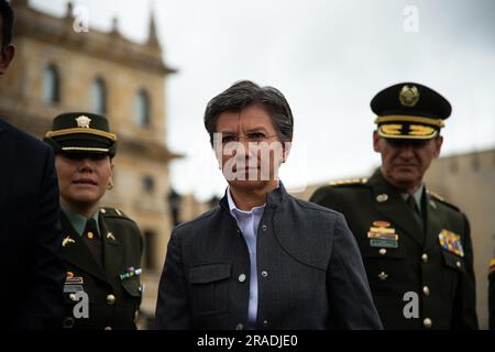 Il sindaco di Bogotà Claudia Lopez durante la cerimonia di assunzione del comando del generale di brigata di polizia colombiano Sandra Patricia Hernandez, a Bogotà, Colombia, Foto Stock