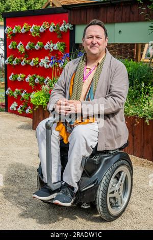 Londra, Regno Unito. 3 luglio 2023. Il RHS-BBC Morning Live budget-friendly Garden, presenta Garden, disegnato da Mark Lane (nella foto) - il RHS Hampton Court Palace Garden Festival 2023. È operativo dal 4-9 luglio. Crediti: Guy Bell/Alamy Live News Foto Stock