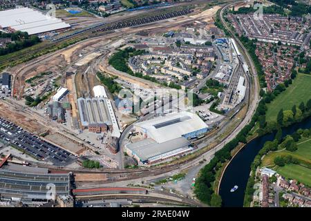 Una vista aerea della storica città di York, che mostra la stazione ferroviaria e il Rail Museum, Inghilterra settentrionale, North Yorkshire, Regno Unito Foto Stock