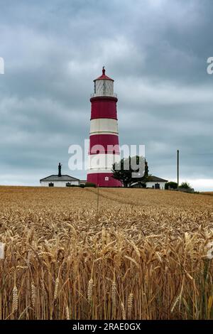 HAPPISBURGH, NORFOLK, UK - 6 AGOSTO : la tempesta si avvicina al faro di Happisburgh a Norfolk il 6 agosto 2008 Foto Stock