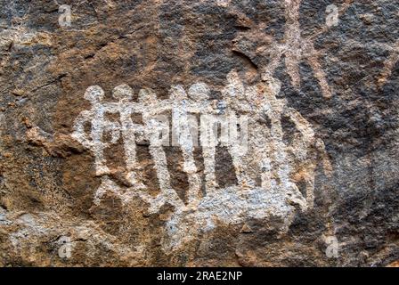 Dipinti rupestri preistorici a Porivarai a Karikkaiyur Karikkiyoor vicino a Kil Kotagiri, Nilgiris, Tamil Nadu, India meridionale, Asia Foto Stock