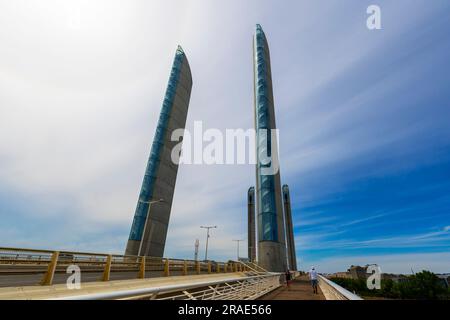 Pont Jacques Chaban-Delmas. Bordeaux, Francia. Il Pont Jacques Chaban-Delmas prende il nome dall'ex sindaco di Bordeaux. La sezione centrale della b Foto Stock