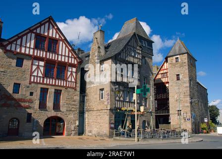 Torri armatoriali, Treguier, Cote de Granit Rose, Bretagna, Francia, costa di granito rosa, Tours d'armateurs, farmacia Foto Stock