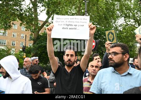 Ambasciata svedese, Londra, Regno Unito. 3 luglio 2023. La comunità curda protesta contro l'incendio del Corano in Svezia da parte di un iracheno ex musulmano. Anche se il Ministero degli affari Esteri svedese nel suo forte rifiuto dell'incendio di un Corano da parte di un individuo in Svezia. Perché i musulmani continuano a protestare, Londra, Regno Unito. Credito: Vedere li/Picture Capital/Alamy Live News Foto Stock